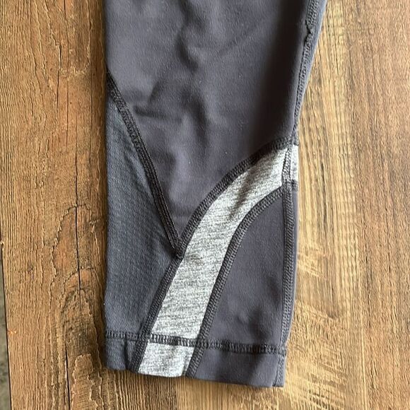 Lululemon Run: Inspire Crop II Grey White 6 - Picture 3 of 7